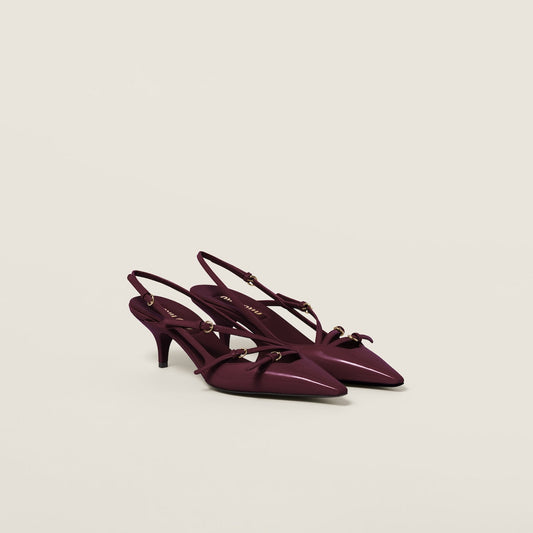 Décolleté slingback in vernice con fibbie bordeaux