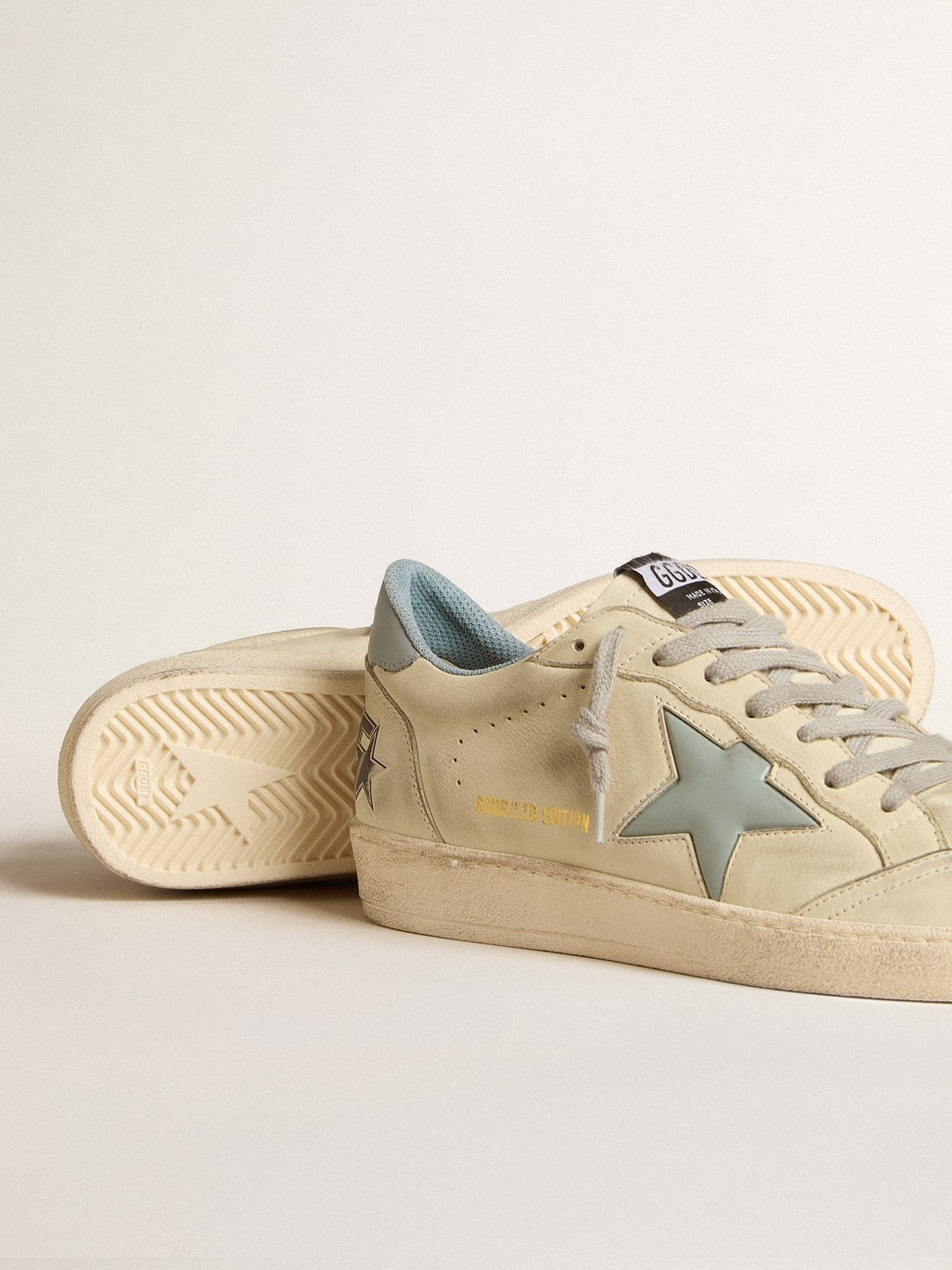 LTD con stella in plastica azzurro chiaro e talloncino in pelle sul retro