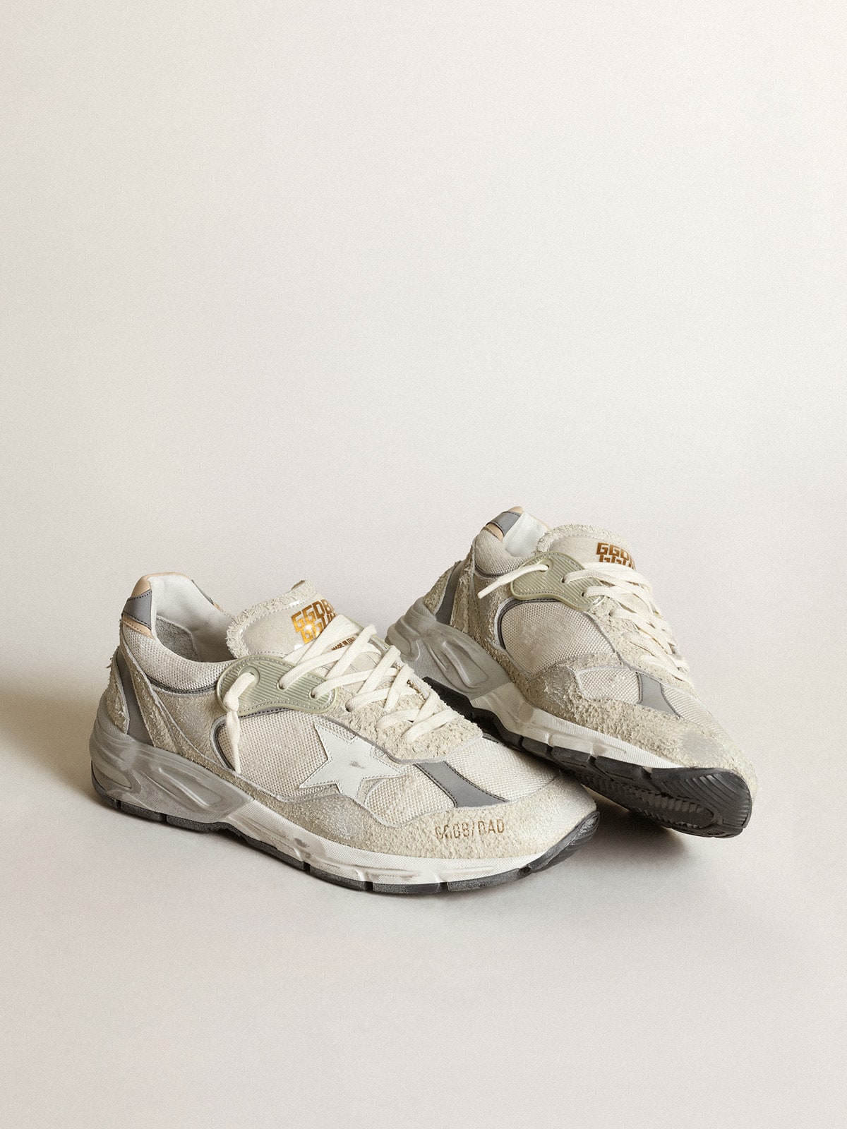 Suede bianco e grigio e stella in pelle bianca