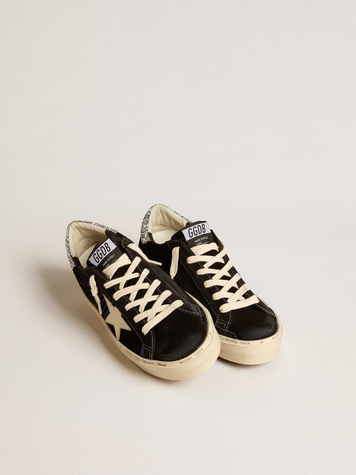 Pelle nera con talloncino in glitter argento