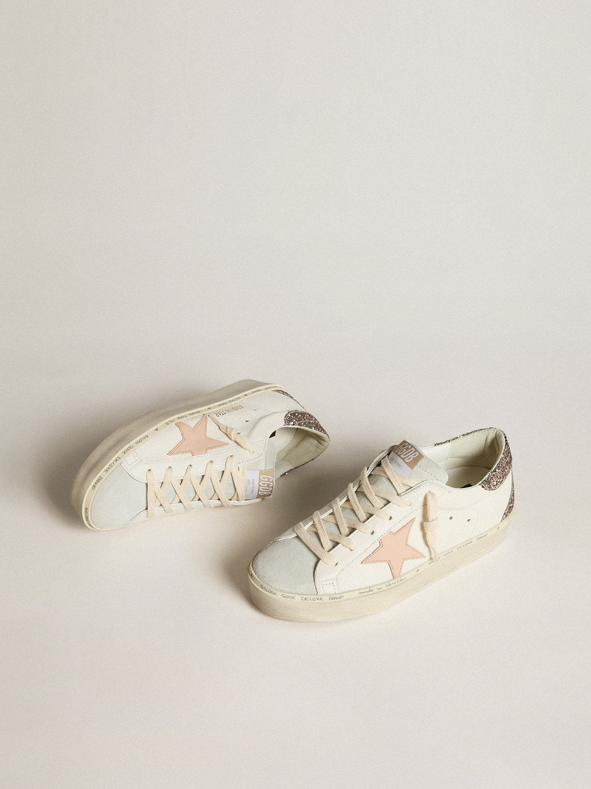 Nappa bianca con stella in pelle rosa e talloncino in glitter