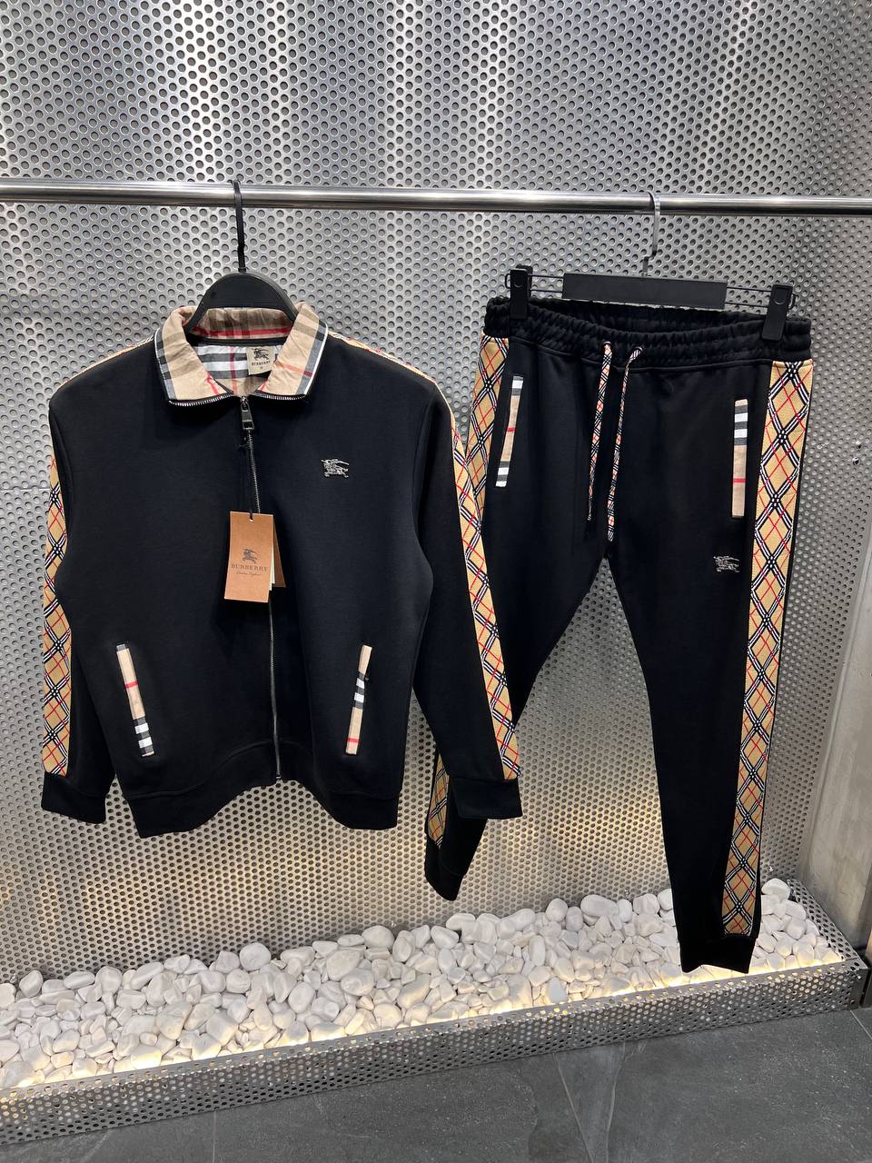 Tuta Burberry 001